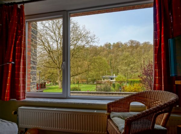 Cost of Fiberglass Window Repair in Vienna