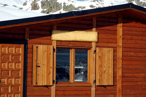 Cost of Cabin Window Repair in Vienna